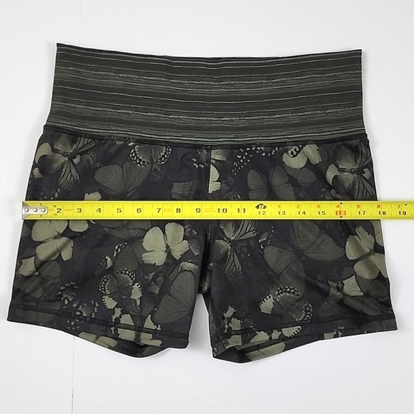 Lululemon Biggie So Fly Butterfly Fatigue Green Training Short 5" Inseam Size 10 - Picture 8 of 11